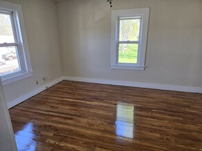 119 Main St, Unit #4 in Somers, CT - Building Photo - Building Photo