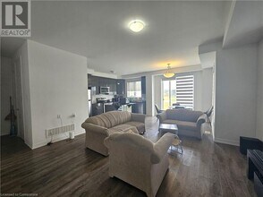 2 Saxony St in Kitchener, ON - Building Photo - Building Photo