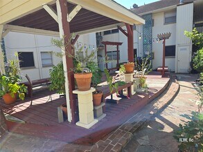 301 Avondale St in Houston, TX - Foto de edificio - Building Photo