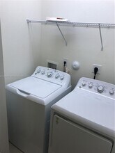 8806 NW 103rd Ave in Doral, FL - Building Photo - Building Photo