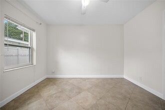 1041 NE 9th Ave in Fort Lauderdale, FL - Foto de edificio - Building Photo