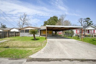 7221 S Hall St in Houston, TX - Building Photo