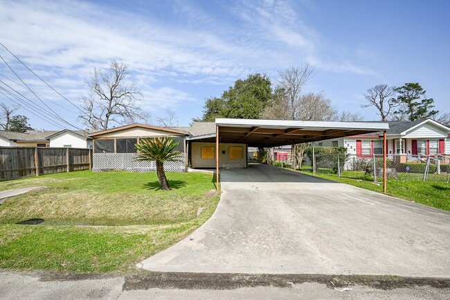 property at 7221 S Hall St