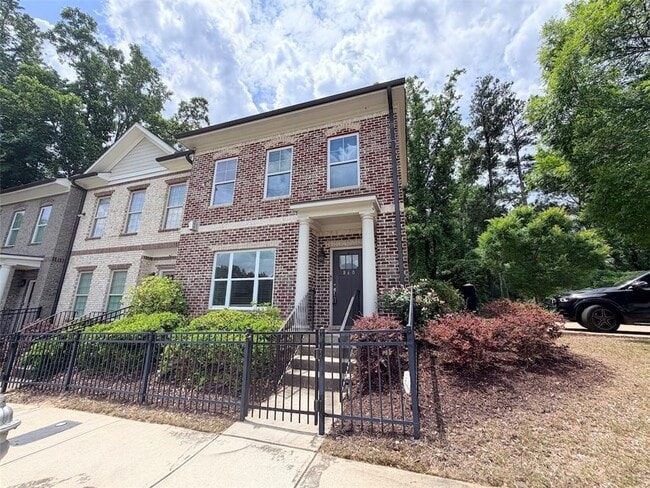 property at 860 Westmoreland Circle Northwest