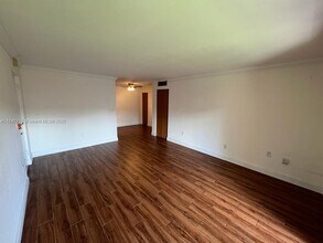 7160 Fairway Dr in Hialeah, FL - Building Photo - Building Photo