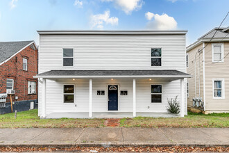 107 S 16th Ave, Unit A in Hopewell, VA - Foto de edificio - Building Photo