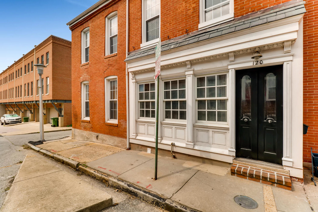 120 E Ostend Street in Baltimore, MD - Building Photo