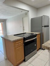 7110 Fairway Dr in Miami Lakes, FL - Building Photo - Building Photo