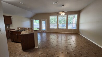 6053 Pine Cone Ln in Tyler, TX - Building Photo - Building Photo