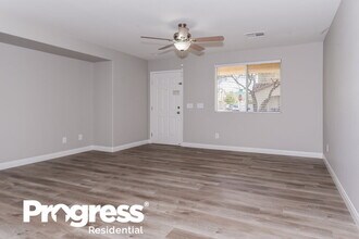 10517 Silver Cholla Ct in Las Vegas, NV - Building Photo - Building Photo