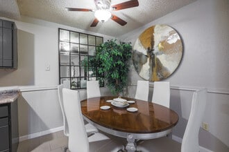 Village Park at Barclay Square in Wichita, KS - Building Photo - Building Photo