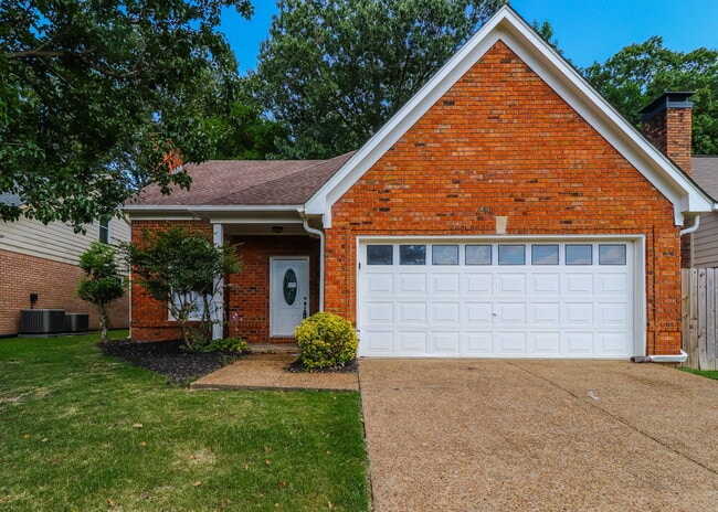 2418 Lake Edge Dr in Memphis, TN - Building Photo - Building Photo