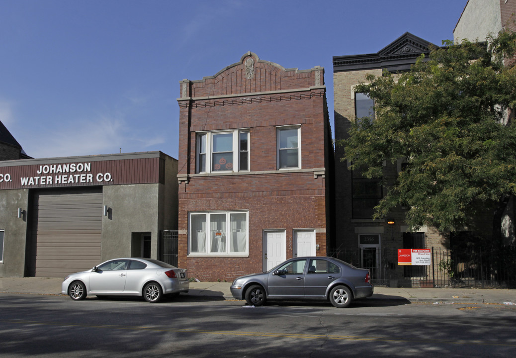 2352 N Damen Ave in Chicago, IL - Building Photo