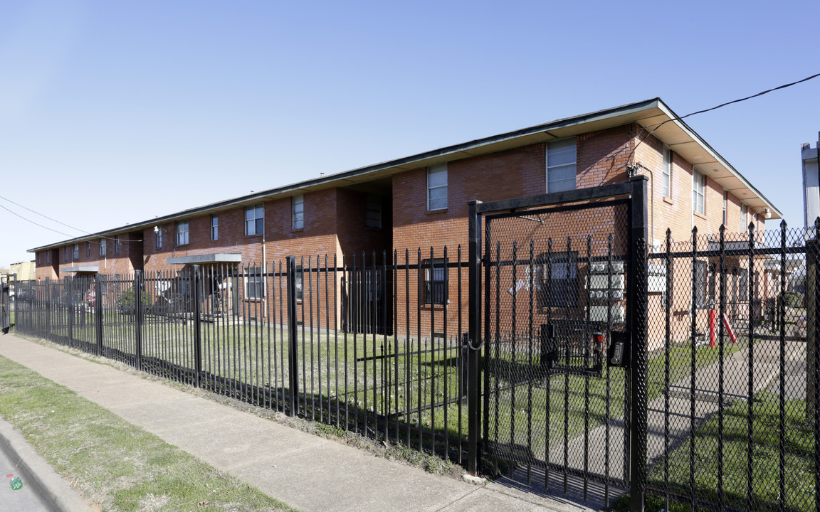 Hidden Creek Apartments in Dallas, TX - Building Photo