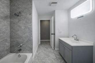 101 S Glenview Dr in Carbondale, IL - Building Photo - Building Photo