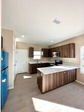 2918 W Driftwood St, Unit 1 in Edinburg, TX - Foto de edificio - Building Photo