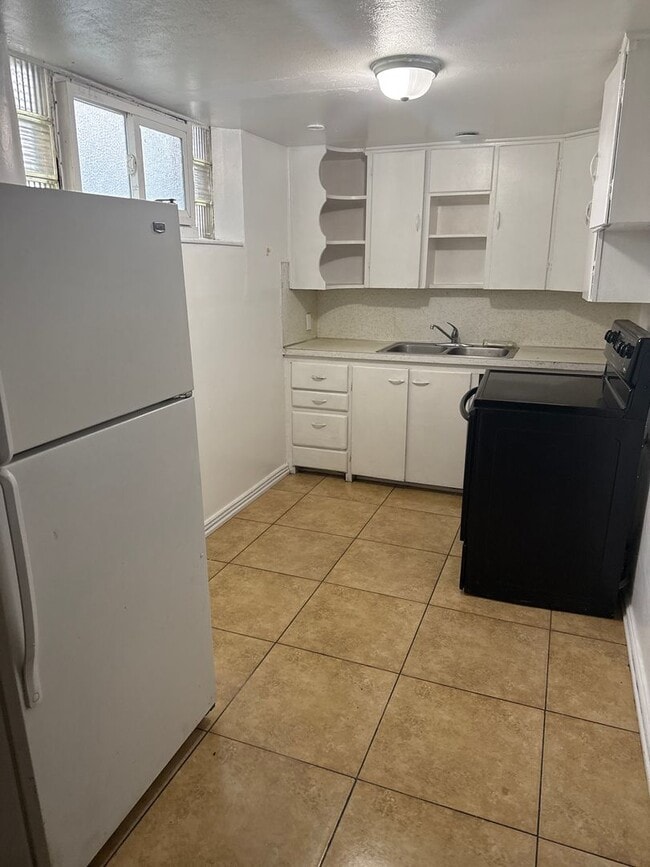 property at 618 E 21st St