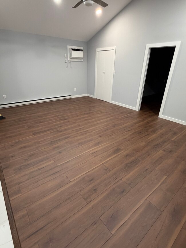 66 Cedar Oaks Ave in Farmingville, NY - Foto de edificio - Building Photo