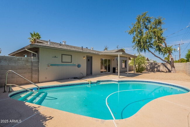 1274 E Hermosa Dr in Tempe, AZ - Foto de edificio - Building Photo