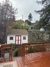 8033 Winthrope St in Oakland, CA - Building Photo - Building Photo