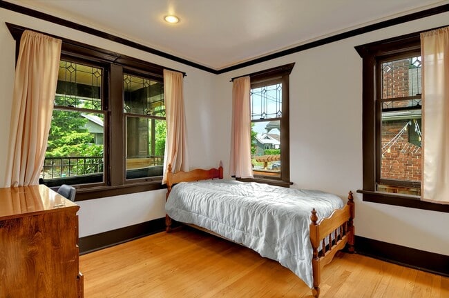 5632 11th Ave NE in Seattle, WA - Building Photo - Building Photo