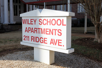 Wiley School Apartments in Salisbury, NC - Foto de edificio - Building Photo