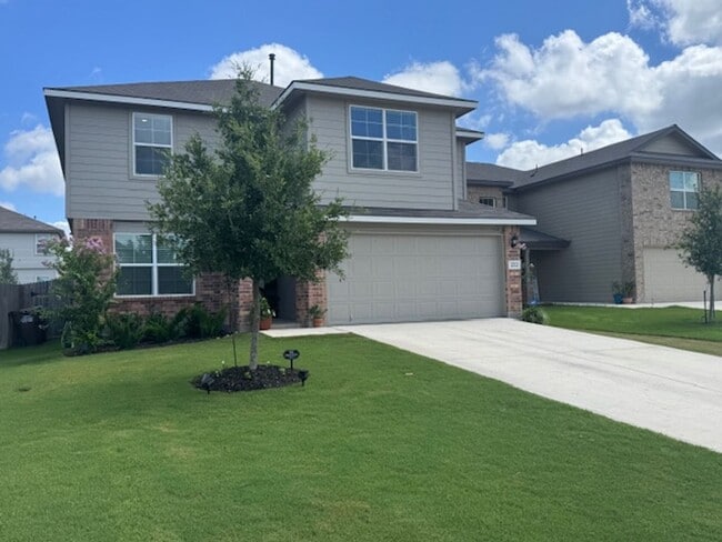 222 Grey Woodpecker in San Antonio, TX - Foto de edificio - Building Photo