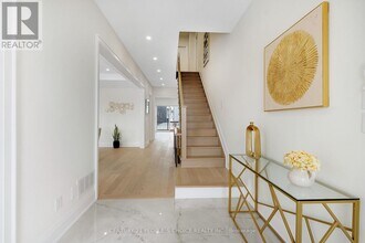 8915 Heritage Rd in Brampton, ON - Building Photo - Building Photo