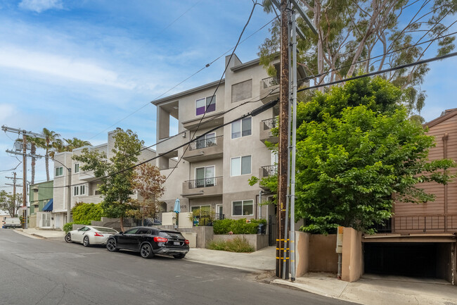 12021 Guerin St in Studio City, CA - Foto de edificio - Building Photo