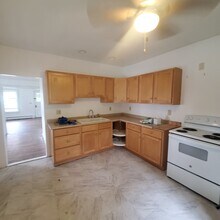 9 Mechanic St, Unit B in North Bennington, VT - Building Photo - Building Photo