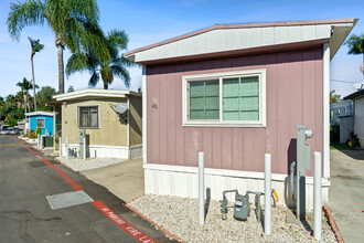 235 W Aviation Rd in Fallbrook, CA - Building Photo - Building Photo