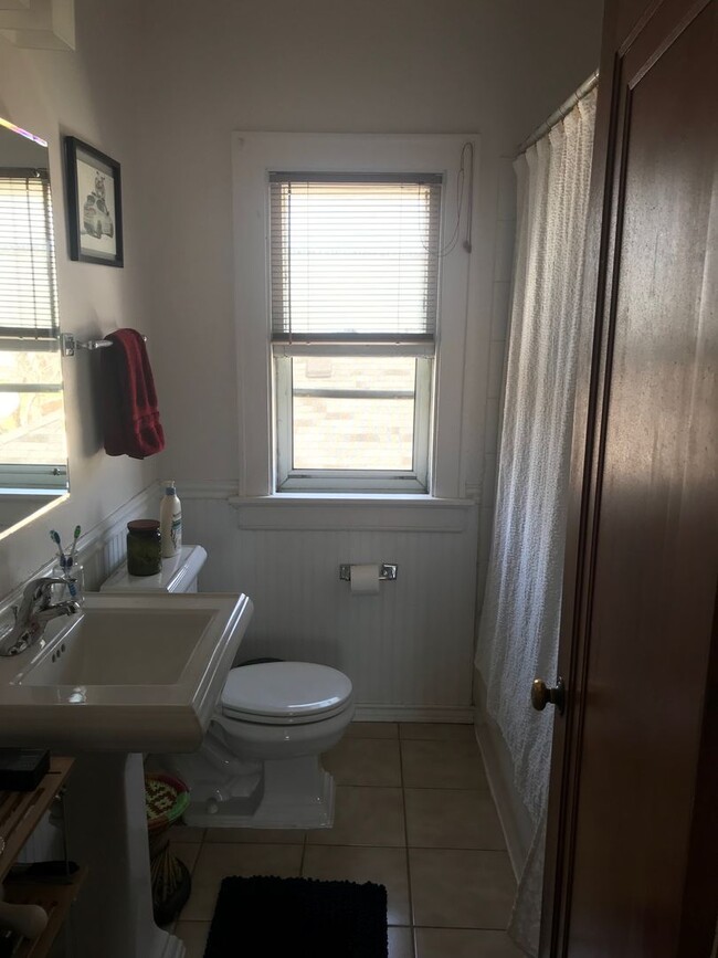 2572 N 66th St in Wauwatosa, WI - Building Photo - Building Photo