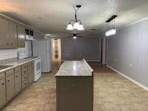 710 12th St-Unit -B in Shallowater, TX - Building Photo - Building Photo