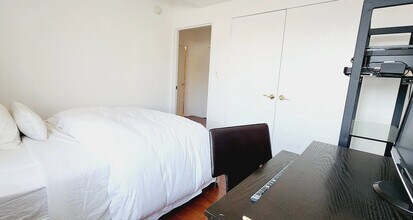 225 8th Ave in New York, NY - Building Photo - Building Photo