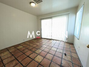810 E Sunny Dunes Rd in Palm Springs, CA - Building Photo - Building Photo