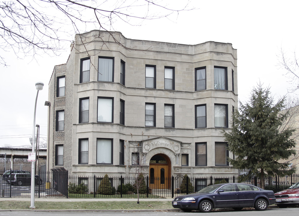 4026 N Kenmore Ave in Chicago, IL - Foto de edificio