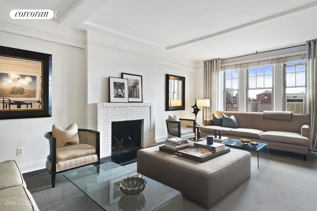 302 W 12th St-Unit -9F in New York, NY - Building Photo