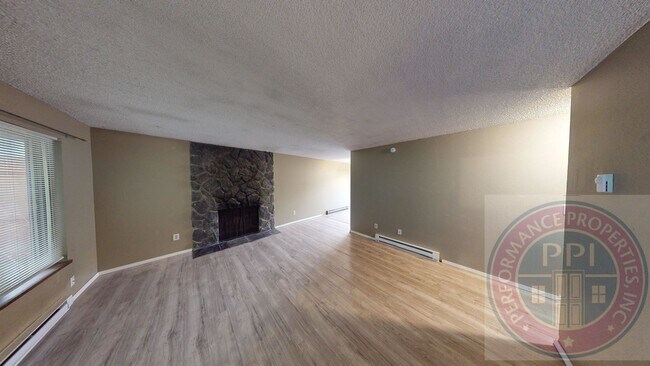 5645-5647-5647 SE Belmont St