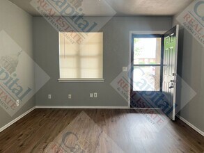 733 W Perry Dr in Mustang, OK - Building Photo - Building Photo