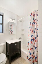 208 E 28th St in New York, NY - Building Photo - Building Photo