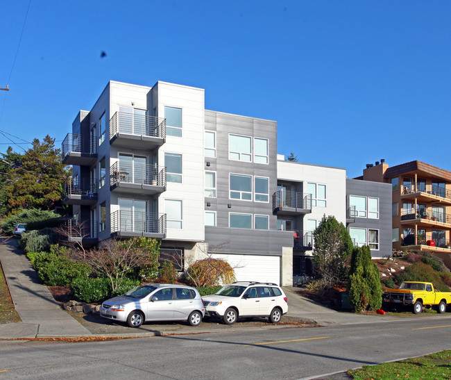 3900 Latona Ave NE in Seattle, WA - Building Photo - Building Photo