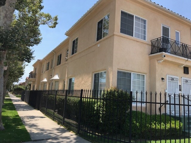 10-Unit Stocker Apartments in Los Angeles, CA - Building Photo