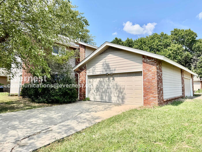 8131 E 65th Pl in Tulsa, OK - Building Photo