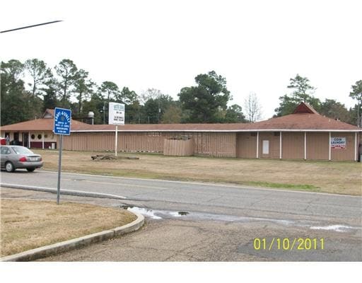 Bayou Oaks Mobile Home Park in Gulfport, MS - Foto de edificio