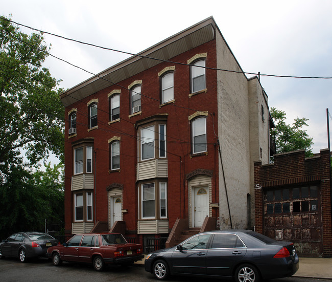 58-60 Bruen St in Newark, NJ - Foto de edificio - Building Photo