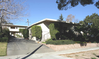 1936-1938 Waltonia Dr in Montrose, CA - Building Photo