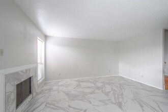6633 W Airport Blvd in Houston, TX - Building Photo - Building Photo