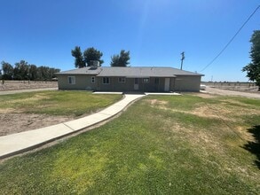 2180-9 1/2 9 1/2 Ave in Laton, CA - Building Photo - Building Photo