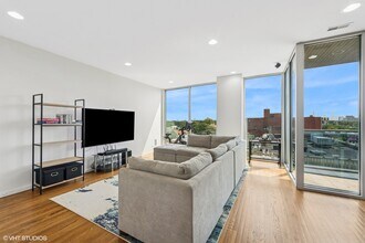 2800 W North Ave in Chicago, IL - Building Photo - Building Photo