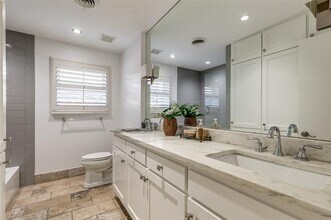 6840 Carolyncrest Dr in Dallas, TX - Building Photo - Building Photo